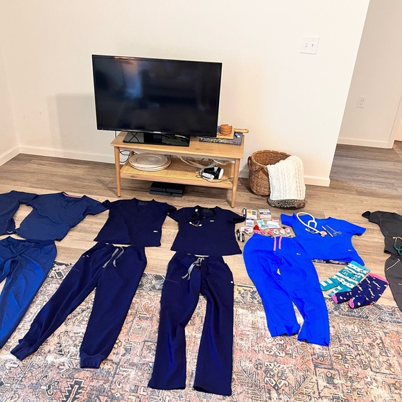 ultimate new nurse grad / student package ! 🩺👩🏼‍⚕️ - Picture 1 of 10